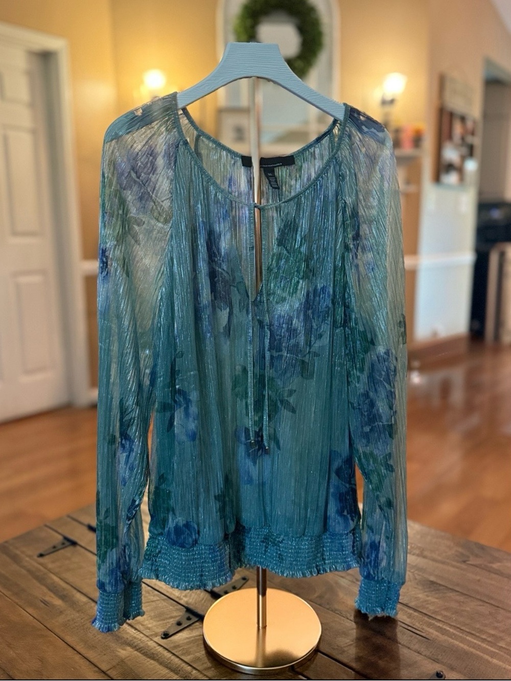 ✨White House Black Market Romantic Green and Blue Metallic Floral Print
Blouse✨